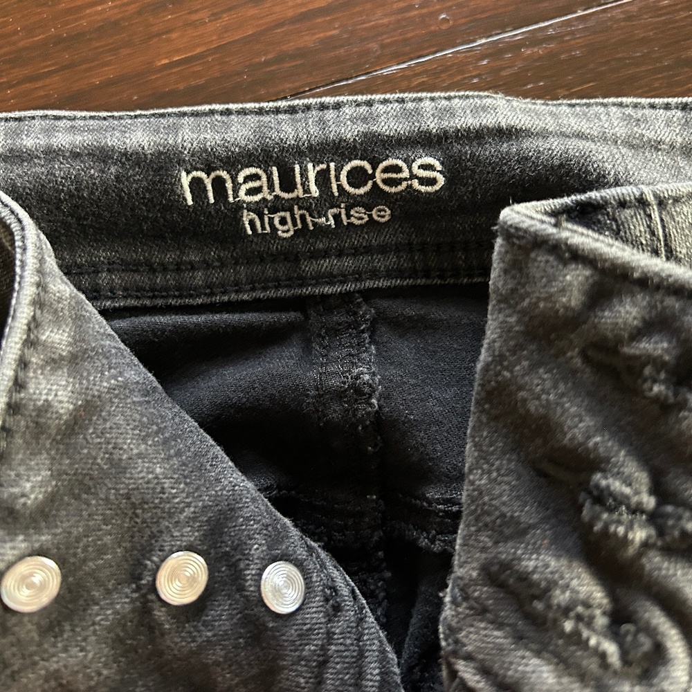 Maurices High-Rise 3-Button Skinny Jeans - Size M Short